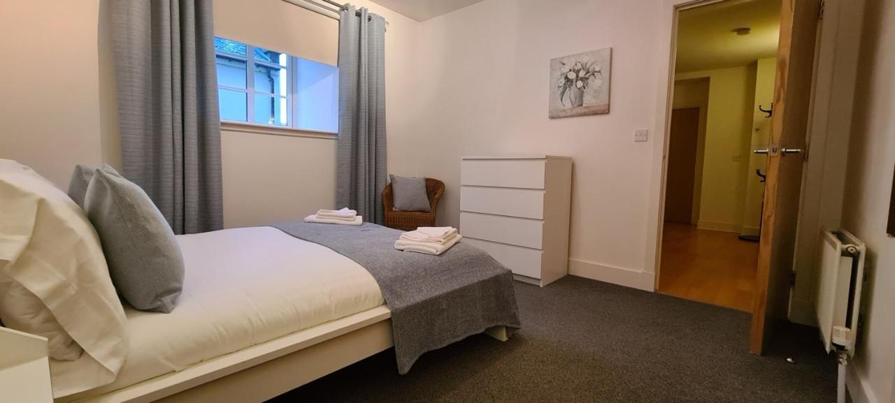Pass The Keys Spacious 3Beds Flat Near City Centre - Free Parking Edinburgh Exterior photo